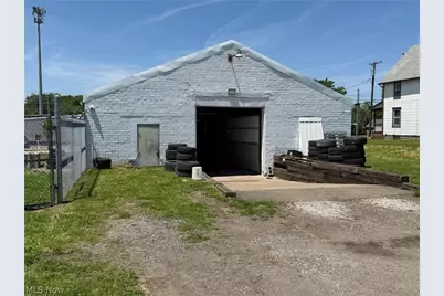 1306 Harrisburg Road NE, Canton, OH 44705 - Photo 2