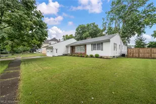 1030 Hillsdale Ave, Lorain, OH 44052 - Photo 2