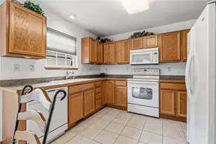 3477 Elmhurst Cir, Uniontown, OH 44685 - Photo 10
