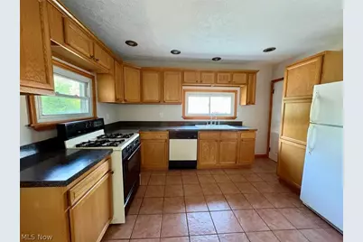 605 Sackett Avenue, Cuyahoga Falls, OH 44221 - Photo 6