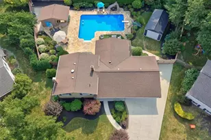 8230 Yorkshire Dr, Mentor, OH 44060 - Photo 2