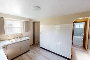 34 W Lewis St, Struthers, OH 44471 - Photo 4