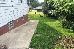 34 W Lewis St, Struthers, OH 44471 - Photo 34