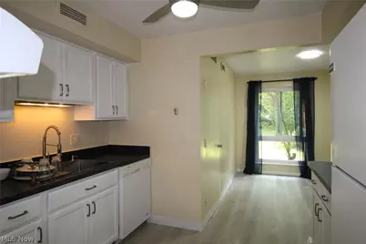 6270 Greenwood #302, Sagamore Hills, OH 44067 - Photo 2