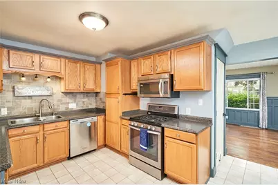 223 Davenport Avenue, Akron, OH 44312 - Photo 6