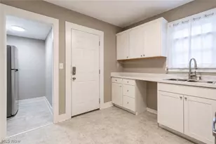 985 Bloomfield Ave, Akron, OH 44302 - Photo 2