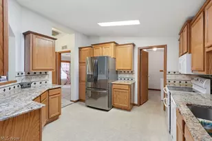 3295 Waterside Dr, Akron, OH 44319 - Photo 18