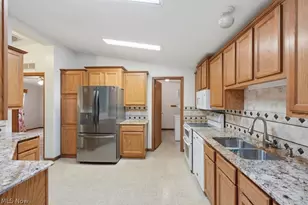 3295 Waterside Dr, Akron, OH 44319 - Photo 12
