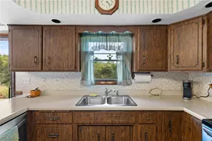 56062 Governor Dr, Bellaire, OH 43906 - Photo 8
