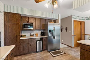 56062 Governor Dr, Bellaire, OH 43906 - Photo 12