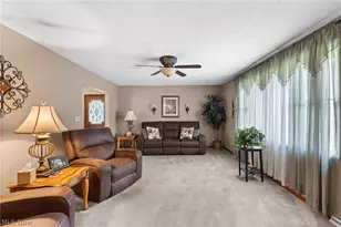 56062 Governor Dr, Bellaire, OH 43906 - Photo 6