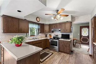 56062 Governor Dr, Bellaire, OH 43906 - Photo 10