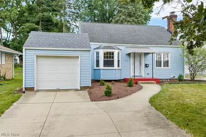 1722 39th Street NW, Canton, OH 44709 - Photo 1