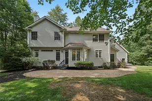 10685 Robert Ln, Chagrin Falls, OH 44023 - Photo 2
