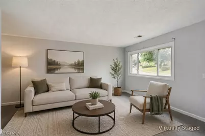 2415 Regentview Street NE, Canton, OH 44705 - Photo 2