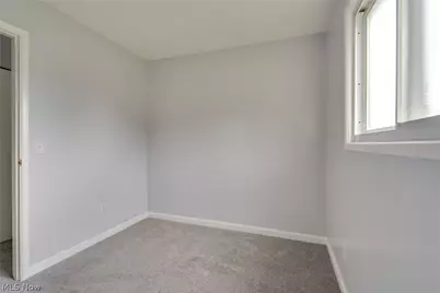 2415 Regentview Street NE, Canton, OH 44705 - Photo 10