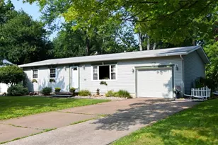 594 Terra Ln, Amherst, OH 44001 - Photo 2