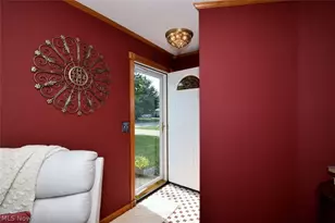 594 Terra Ln, Amherst, OH 44001 - Photo 4