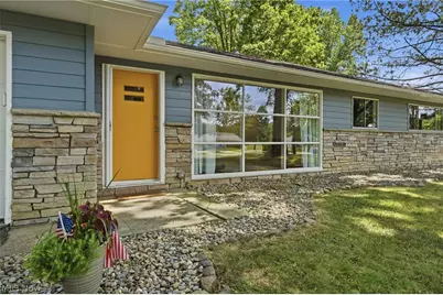 8161 Marianna Boulevard, Grandview Heights, OH 44147 - Photo 2
