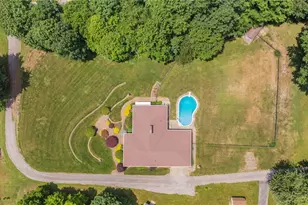 570 East St, East Palestine, OH 44413 - Photo 6