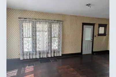 1211 Chestnut Street, Coshocton, OH 43812 - Photo 2
