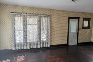 1211 Chestnut St, Coshocton, OH 43812 - Photo 2