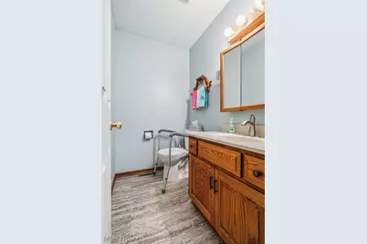 6385 Harbor Drive NW, Canton, OH 44718 - Photo 18