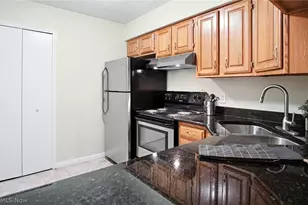 2953 Heatherwood Ct, Stow, OH 44224 - Photo 2
