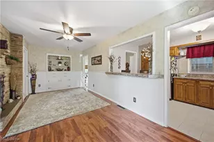222 Sunset Ct, Columbiana, OH 44408 - Photo 4