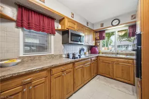 222 Sunset Ct, Columbiana, OH 44408 - Photo 2