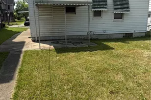 889 E 139th St, Loveland, OH 44110 - Photo 4