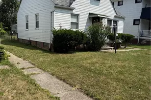 889 E 139th St, Loveland, OH 44110 - Photo 2