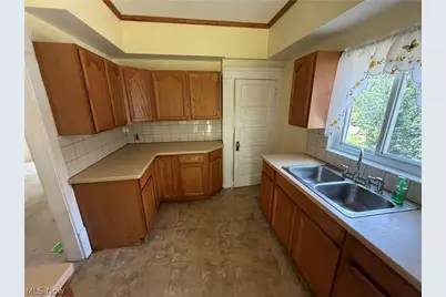 1273 Girard Street, Akron, OH 44301 - Photo 8