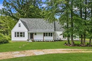 836 School St, Hubbard, OH 44425 - Photo 2