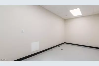 2411 E Wheeling Avenue, Cambridge, OH 43725 - Photo 18