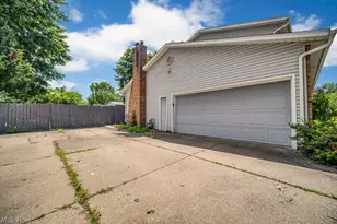 731 Redwood Dr, Canal Fulton, OH 44614 - Photo 2