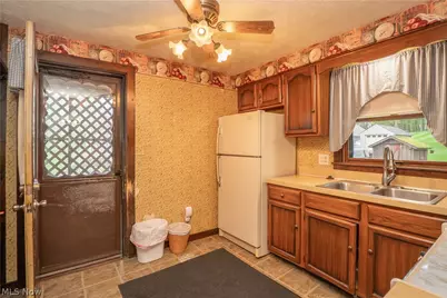2909 Sanitarium Road, Akron, OH 44312 - Photo 8
