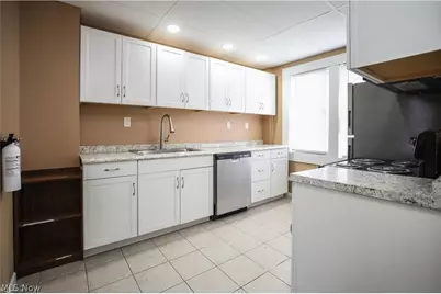 559 E Exchange E, Akron, OH 44306 - Photo 2