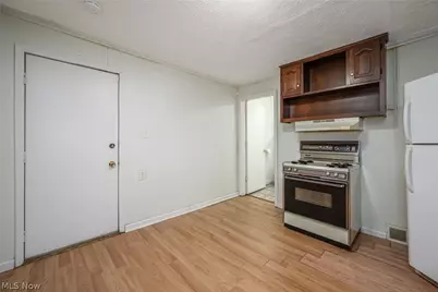 324 Eastland Avenue, Akron, OH 44305 - Photo 6