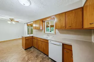 1812 Skyline Dr, Lorain, OH 44053 - Photo 16