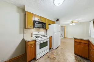 1812 Skyline Dr, Lorain, OH 44053 - Photo 14