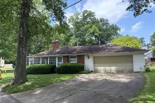 950 Home Cir, Salem, OH 44460 - Photo 2