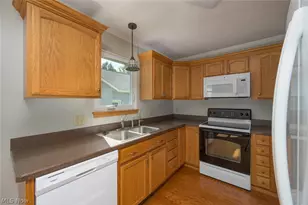 1048 Susan Rd, Ravenna, OH 44266 - Photo 18