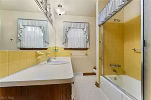 1827 Brockton Dr, Austintown, OH 44511 - Photo 24