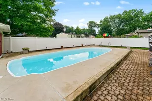 1827 Brockton Dr, Austintown, OH 44511 - Photo 6