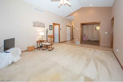 831 Auburn Hills Dr. #A, Boardman, OH 44512 - Photo 8