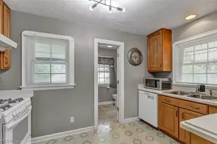 148 Brandtson Ave, Elyria, OH 44035 - Photo 8