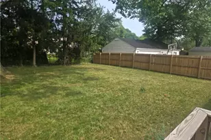 3933 Sylvia Ln, Youngstown, OH 44511 - Photo 2