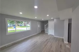 203 Paxton Rd, Eastlake, OH 44095 - Photo 4