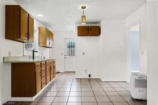 2656 22nd St NE, Canton, OH 44705 - Photo 2
